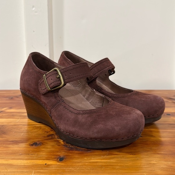 Dansko Sandra Burgundy Nubuck Mary Jane Wedge Heel Size 36 - Picture 1 of 8